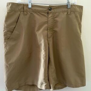 Columbia Men’s lightweight outdoor hiking shorts tan size 38